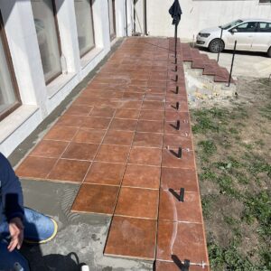ДСДимов - Полагане на клинкер на веранда и облицовка на врата в къща, Манастирски рид.