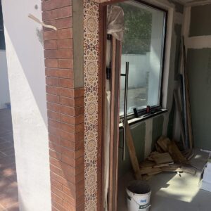 ДСДимов - Полагане на клинкер на веранда и облицовка на врата в къща, Манастирски рид.