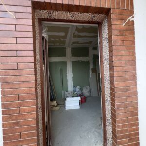 ДСДимов - Полагане на клинкер на веранда и облицовка на врата в къща, Манастирски рид.